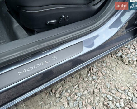 Серый Тесла Модель 3, объемом двигателя 0 л и пробегом 75 тыс. км за 20700 $, фото 35 на Automoto.ua
