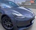 Серый Тесла Модель 3, объемом двигателя 0 л и пробегом 52 тыс. км за 28500 $, фото 2 на Automoto.ua