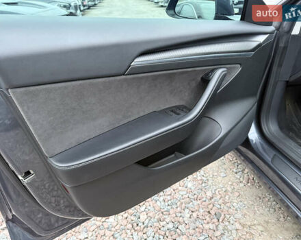 Серый Тесла Модель 3, объемом двигателя 0 л и пробегом 75 тыс. км за 20700 $, фото 14 на Automoto.ua