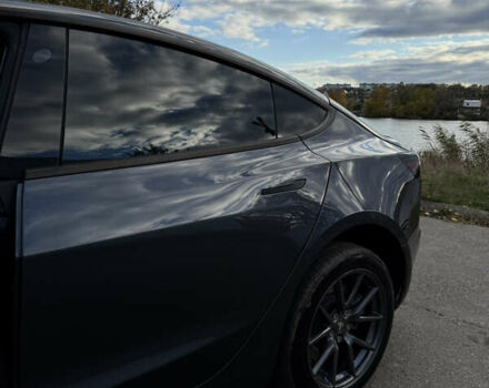 Тесла Модель 3 2021 у Бердичеве на Automoto.ua Сірий Тесла Модель 3, об'ємом двигуна 0 л та пробігом 82 тис. км за 23000 $, фото 1 на Automoto.ua