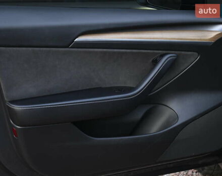 Серый Тесла Модель 3, объемом двигателя 0 л и пробегом 84 тыс. км за 22500 $, фото 20 на Automoto.ua