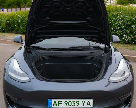 Серый Тесла Модель 3, объемом двигателя 0 л и пробегом 66 тыс. км за 21500 $, фото 5 на Automoto.ua