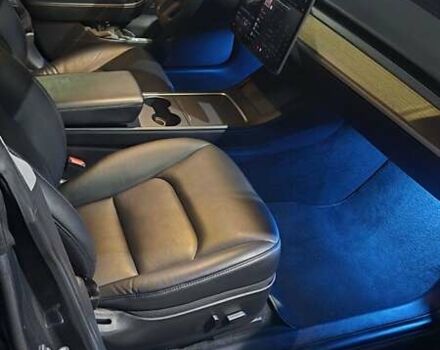 Серый Тесла Модель 3, объемом двигателя 0 л и пробегом 68 тыс. км за 22500 $, фото 5 на Automoto.ua