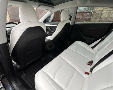 Серый Тесла Модель 3, объемом двигателя 0 л и пробегом 36 тыс. км за 25800 $, фото 11 на Automoto.ua