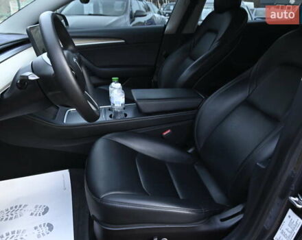 Серый Тесла Модель 3, объемом двигателя 0 л и пробегом 84 тыс. км за 22500 $, фото 23 на Automoto.ua