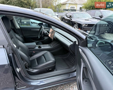 Серый Тесла Модель 3, объемом двигателя 0 л и пробегом 75 тыс. км за 20700 $, фото 31 на Automoto.ua