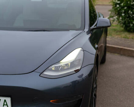 Серый Тесла Модель 3, объемом двигателя 0 л и пробегом 66 тыс. км за 21500 $, фото 4 на Automoto.ua