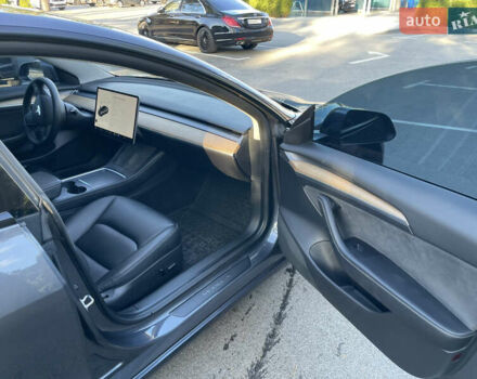 Серый Тесла Модель 3, объемом двигателя 0 л и пробегом 105 тыс. км за 19500 $, фото 9 на Automoto.ua