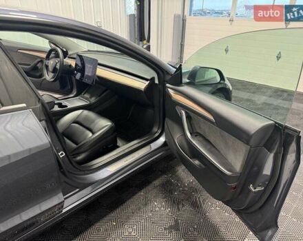 Серый Тесла Модель 3, объемом двигателя 0 л и пробегом 85 тыс. км за 20900 $, фото 21 на Automoto.ua