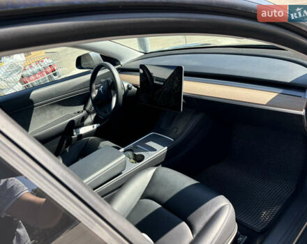Серый Тесла Модель 3, объемом двигателя 0 л и пробегом 54 тыс. км за 20000 $, фото 4 на Automoto.ua