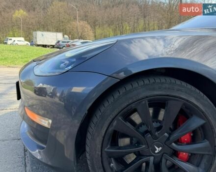 Серый Тесла Модель 3, объемом двигателя 0 л и пробегом 80 тыс. км за 22250 $, фото 7 на Automoto.ua