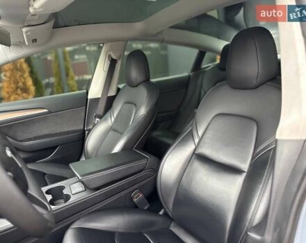 Серый Тесла Модель 3, объемом двигателя 0 л и пробегом 68 тыс. км за 19500 $, фото 16 на Automoto.ua