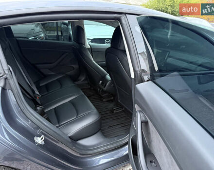 Серый Тесла Модель 3, объемом двигателя 0 л и пробегом 75 тыс. км за 20700 $, фото 29 на Automoto.ua