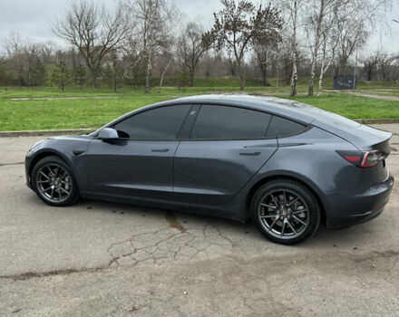 Серый Тесла Модель 3, объемом двигателя 0 л и пробегом 90 тыс. км за 20500 $, фото 5 на Automoto.ua