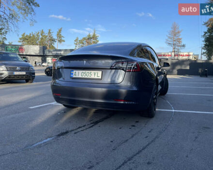 Серый Тесла Модель 3, объемом двигателя 0 л и пробегом 105 тыс. км за 19500 $, фото 4 на Automoto.ua