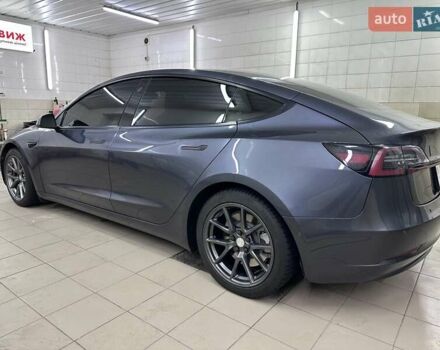 Серый Тесла Модель 3, объемом двигателя 0 л и пробегом 57 тыс. км за 19999 $, фото 24 на Automoto.ua