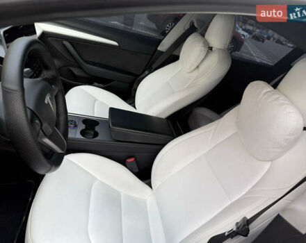 Серый Тесла Модель 3, объемом двигателя 0 л и пробегом 131 тыс. км за 27000 $, фото 17 на Automoto.ua