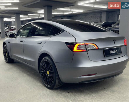 Серый Тесла Модель 3, объемом двигателя 0 л и пробегом 32 тыс. км за 21500 $, фото 2 на Automoto.ua