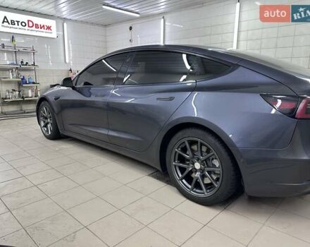 Серый Тесла Модель 3, объемом двигателя 0 л и пробегом 57 тыс. км за 19999 $, фото 21 на Automoto.ua