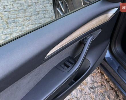 Тесла Модель 3 2022 у Чернівцях на Automoto.ua Сірий Тесла Модель 3, об'ємом двигуна 0 л та пробігом 107 тис. км за 18700 $, фото 16 на Automoto.ua