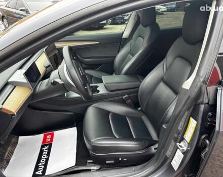 Серый Тесла Модель 3, объемом двигателя 0 л и пробегом 69 тыс. км за 25990 $, фото 15 на Automoto.ua