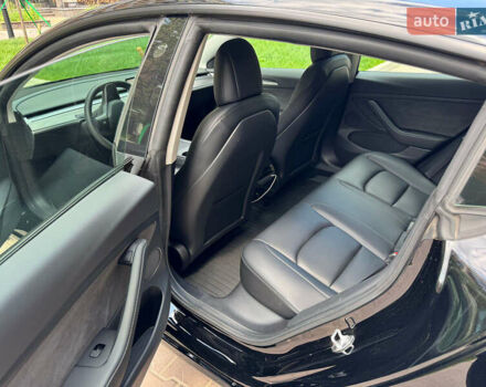 Серый Тесла Модель 3, объемом двигателя 0 л и пробегом 27 тыс. км за 20300 $, фото 9 на Automoto.ua