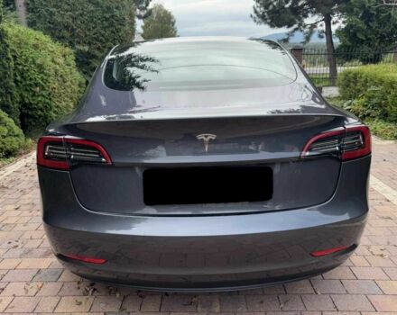 Серый Тесла Модель 3, объемом двигателя 0 л и пробегом 25 тыс. км за 15100 $, фото 4 на Automoto.ua