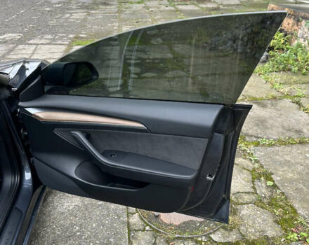 Серый Тесла Модель 3, объемом двигателя 0 л и пробегом 68 тыс. км за 24600 $, фото 35 на Automoto.ua