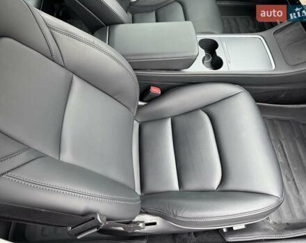 Серый Тесла Модель 3, объемом двигателя 0 л и пробегом 46 тыс. км за 20000 $, фото 89 на Automoto.ua