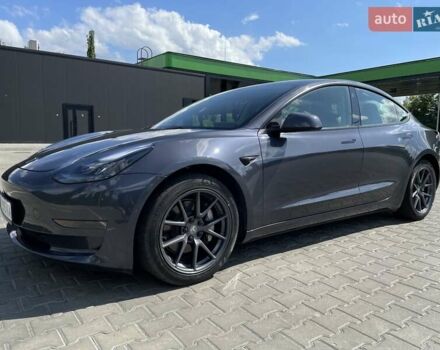 Серый Тесла Модель 3, объемом двигателя 0 л и пробегом 21 тыс. км за 24500 $, фото 3 на Automoto.ua