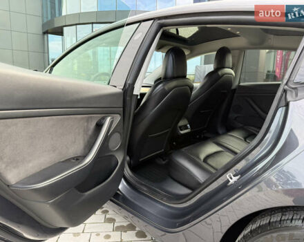 Серый Тесла Модель 3, объемом двигателя 0 л и пробегом 76 тыс. км за 20800 $, фото 22 на Automoto.ua