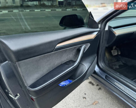 Серый Тесла Модель 3, объемом двигателя 0 л и пробегом 160 тыс. км за 20500 $, фото 6 на Automoto.ua