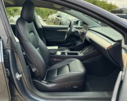 Серый Тесла Модель 3, объемом двигателя 0 л и пробегом 18 тыс. км за 14000 $, фото 6 на Automoto.ua