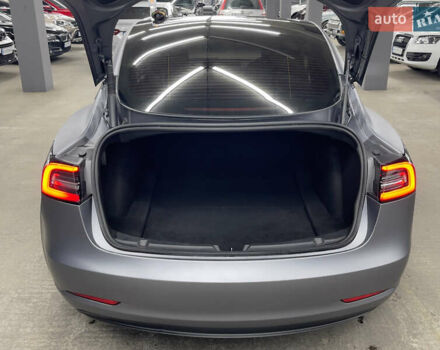 Серый Тесла Модель 3, объемом двигателя 0 л и пробегом 32 тыс. км за 21500 $, фото 11 на Automoto.ua