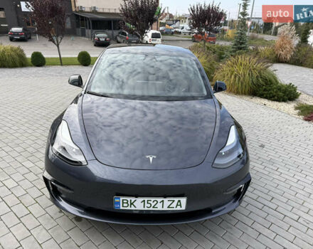Серый Тесла Модель 3, объемом двигателя 0 л и пробегом 76 тыс. км за 20800 $, фото 3 на Automoto.ua