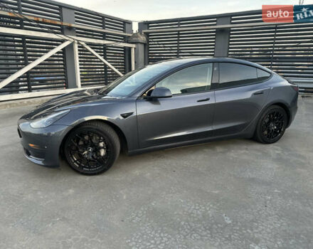 Серый Тесла Модель 3, объемом двигателя 0 л и пробегом 103 тыс. км за 21900 $, фото 2 на Automoto.ua