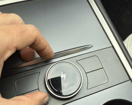 Серый Тесла Модель 3, объемом двигателя 0 л и пробегом 131 тыс. км за 27000 $, фото 13 на Automoto.ua