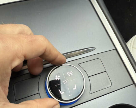 Серый Тесла Модель 3, объемом двигателя 0 л и пробегом 131 тыс. км за 27000 $, фото 15 на Automoto.ua