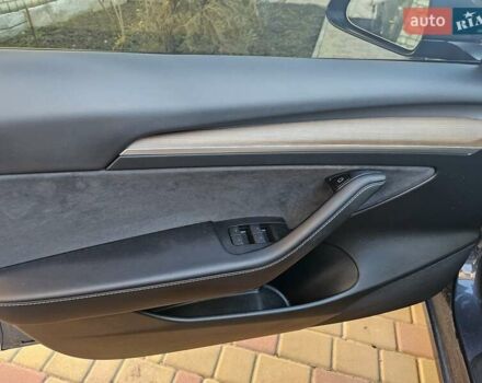 Серый Тесла Модель 3, объемом двигателя 0 л и пробегом 69 тыс. км за 25500 $, фото 7 на Automoto.ua