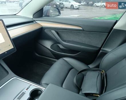 Серый Тесла Модель 3, объемом двигателя 0 л и пробегом 28 тыс. км за 21000 $, фото 18 на Automoto.ua