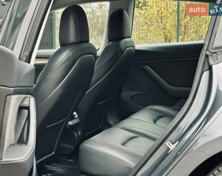 Серый Тесла Модель 3, объемом двигателя 0 л и пробегом 53 тыс. км за 18999 $, фото 27 на Automoto.ua