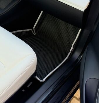 Серый Тесла Модель 3, объемом двигателя 0 л и пробегом 52 тыс. км за 23900 $, фото 23 на Automoto.ua