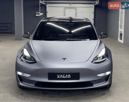 Серый Тесла Модель 3, объемом двигателя 0 л и пробегом 32 тыс. км за 21500 $, фото 7 на Automoto.ua