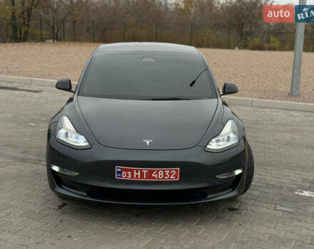 Серый Тесла Модель 3, объемом двигателя 0 л и пробегом 31 тыс. км за 23200 $, фото 3 на Automoto.ua