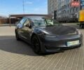 Серый Тесла Модель 3, объемом двигателя 0 л и пробегом 300 тыс. км за 15500 $, фото 1 на Automoto.ua