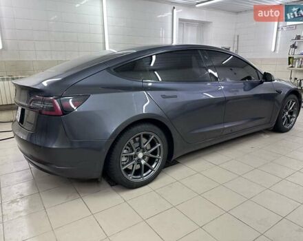 Серый Тесла Модель 3, объемом двигателя 0 л и пробегом 57 тыс. км за 19999 $, фото 12 на Automoto.ua