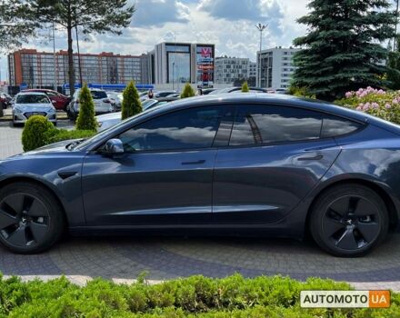 Серый Тесла Модель 3, объемом двигателя 82 л и пробегом 19 тыс. км за 28999 $, фото 3 на Automoto.ua