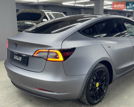 Серый Тесла Модель 3, объемом двигателя 0 л и пробегом 32 тыс. км за 21500 $, фото 5 на Automoto.ua