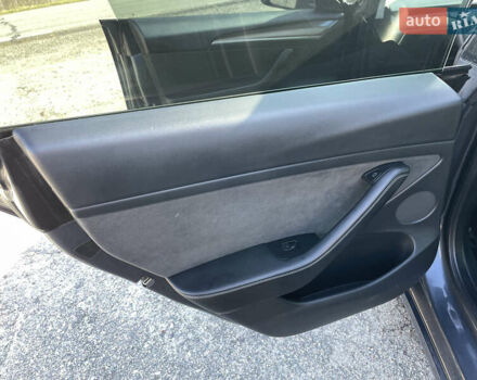 Серый Тесла Модель 3, объемом двигателя 0 л и пробегом 119 тыс. км за 20900 $, фото 10 на Automoto.ua