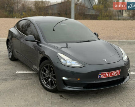 Серый Тесла Модель 3, объемом двигателя 0 л и пробегом 31 тыс. км за 23200 $, фото 1 на Automoto.ua